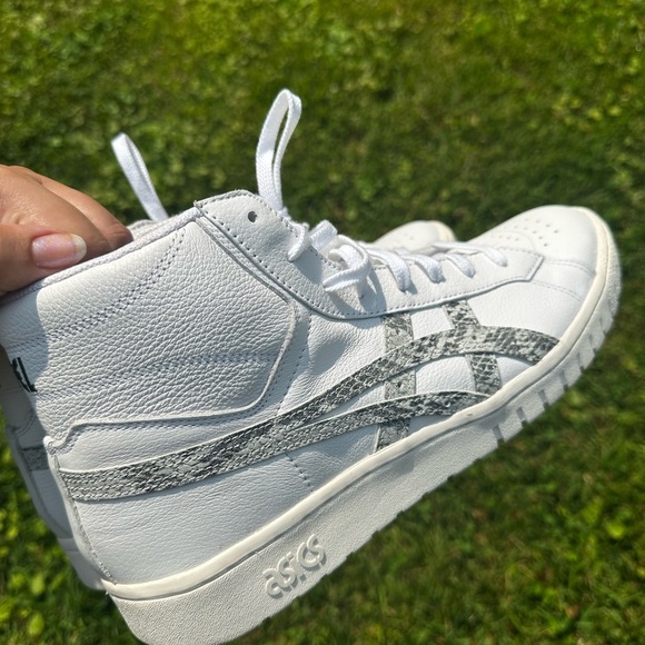 Unisex Asics White Sneakers with Metallic Accents